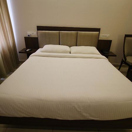 Vels Hotel Pondicherry Exterior photo