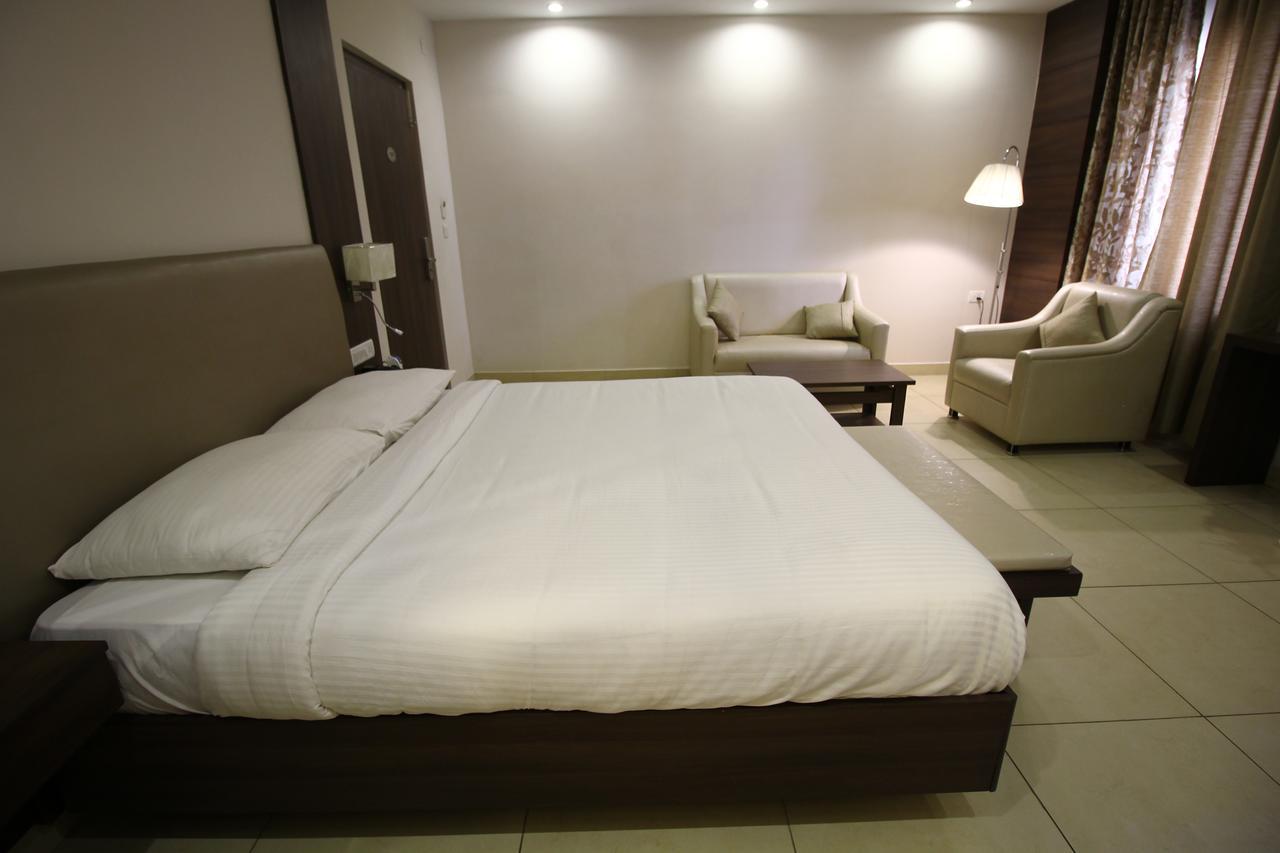Vels Hotel Pondicherry Exterior photo