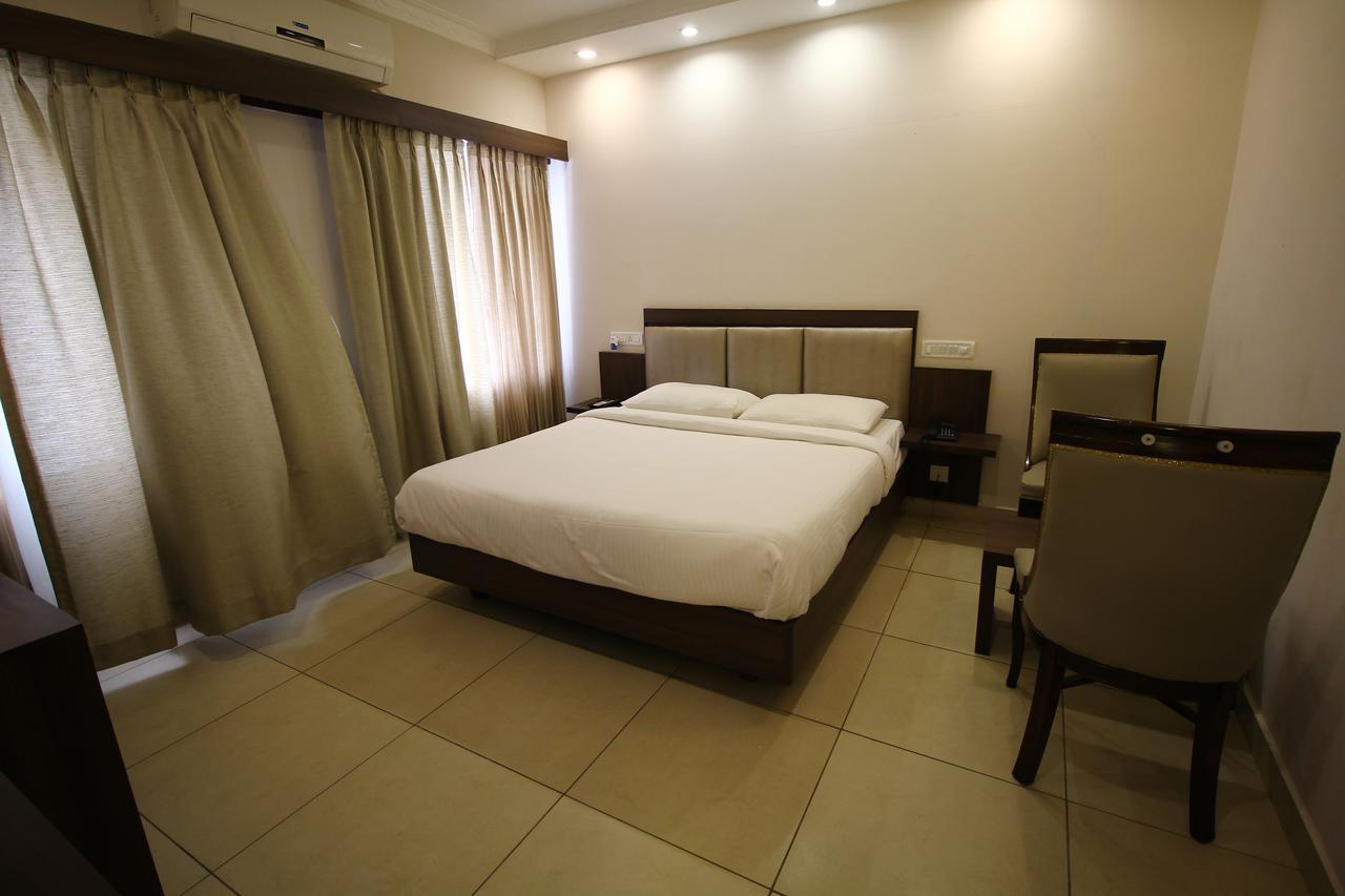 Vels Hotel Pondicherry Exterior photo