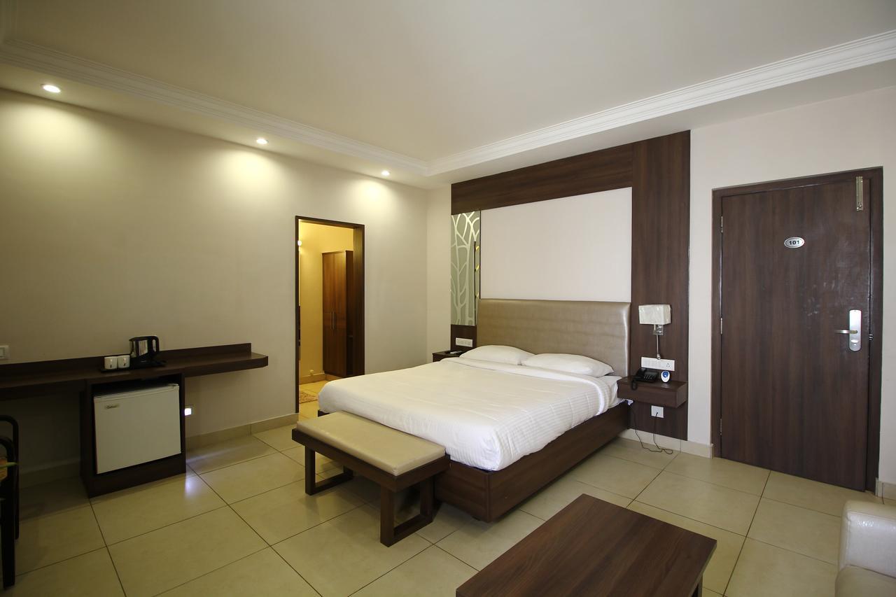 Vels Hotel Pondicherry Exterior photo