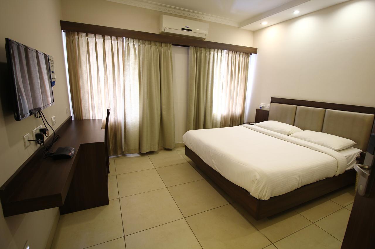 Vels Hotel Pondicherry Exterior photo