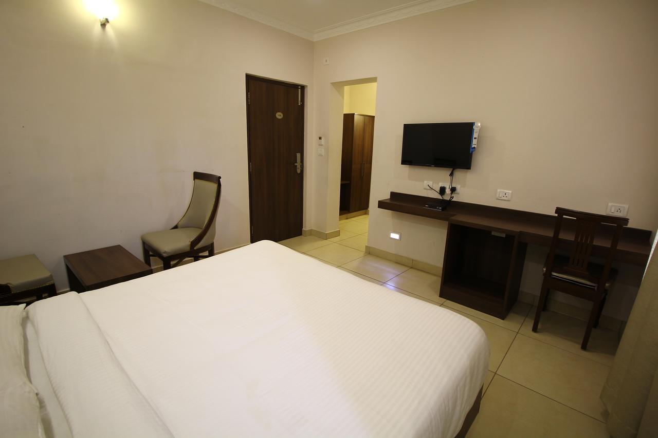 Vels Hotel Pondicherry Exterior photo