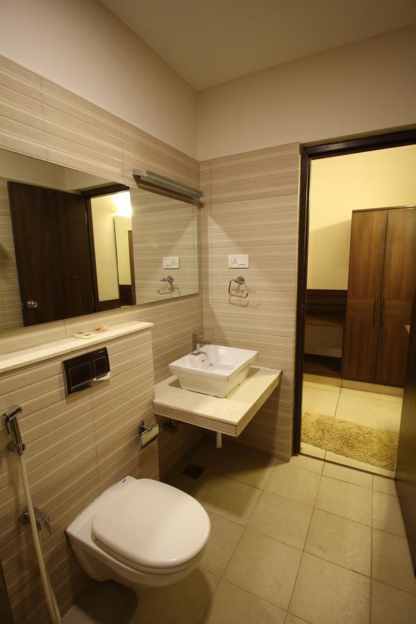 Vels Hotel Pondicherry Exterior photo